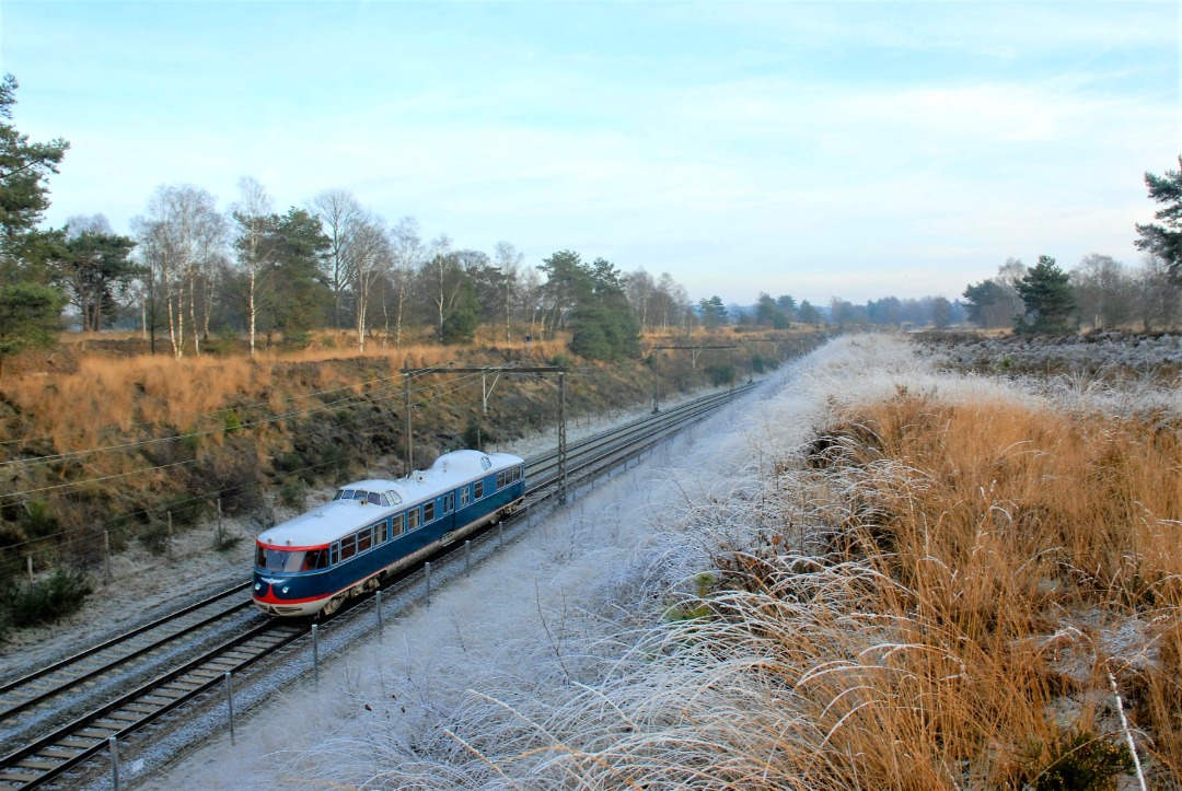 Daan Willers on Train Siding: NS 20 "Kameel" onderweg als trein 28201 richting Deventer ter hoogte van Assel, ten behoeve van het afscheid van een
machinist.