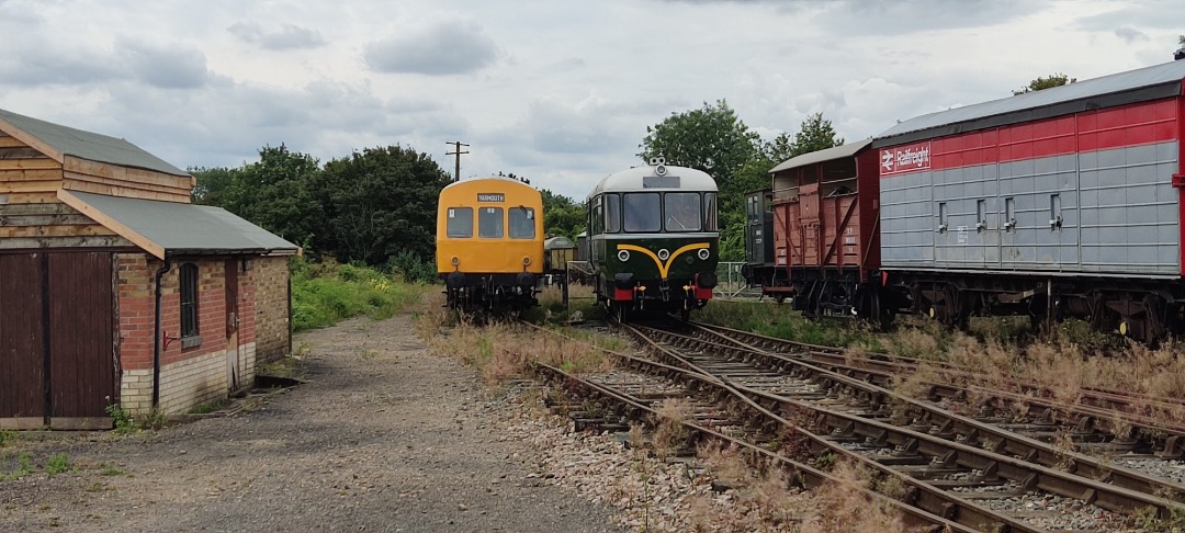Quartzite on Train Siding: A Class 101 and an unknown railcar (sorry I'm not to sure about it) at the East Anglia Railway Museum. 😄