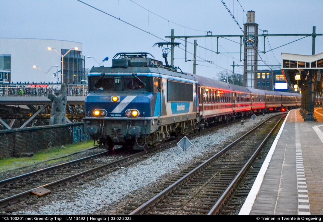 Treinen in Twente & Omgeving on Train Siding: TCS 102001 met GreenCity Trip wagens komen door Hengelo als leegmat naar Eindhoven. Door werkzaamheden is deze
trein...