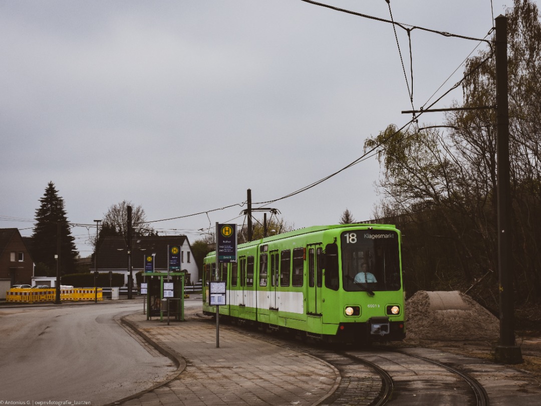 Antonius on Train Siding: 1974 came the first new tram/subway of the type TW6000. Until now is this type a famous and very good vehicle in the city Hanover in
Germany.