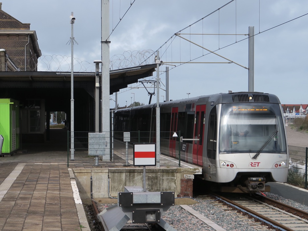 Arnout Uittenbroek on Train Siding: In the past Hook of Holland was connected by railway to Rotterdam. It was an important entry point for travel to
Germany,...