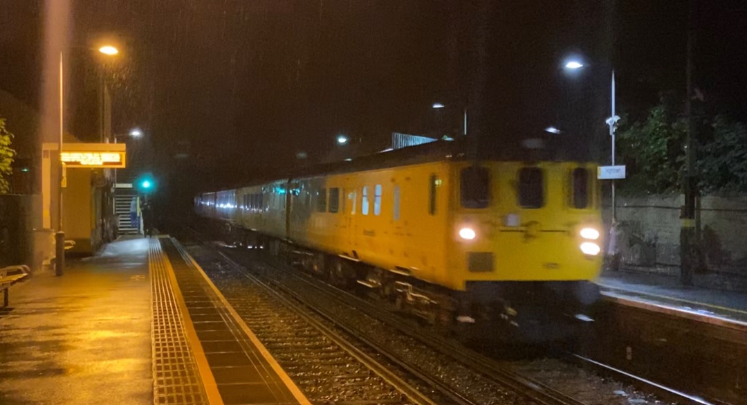 Ross McCall on Train Siding: Colas Rail Class 37254 running a track measurement train round the northern section of the Northern Line. DBSO running on the
northern end...