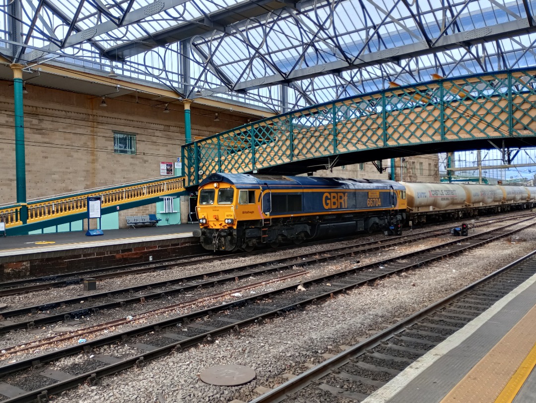 Hardley Distant on Train Siding: CURRENT: 66704 'Colchester Power Signal Box' passes through Carlisle Station today working the 4N03 11:25 Carlisle
New Yard to...