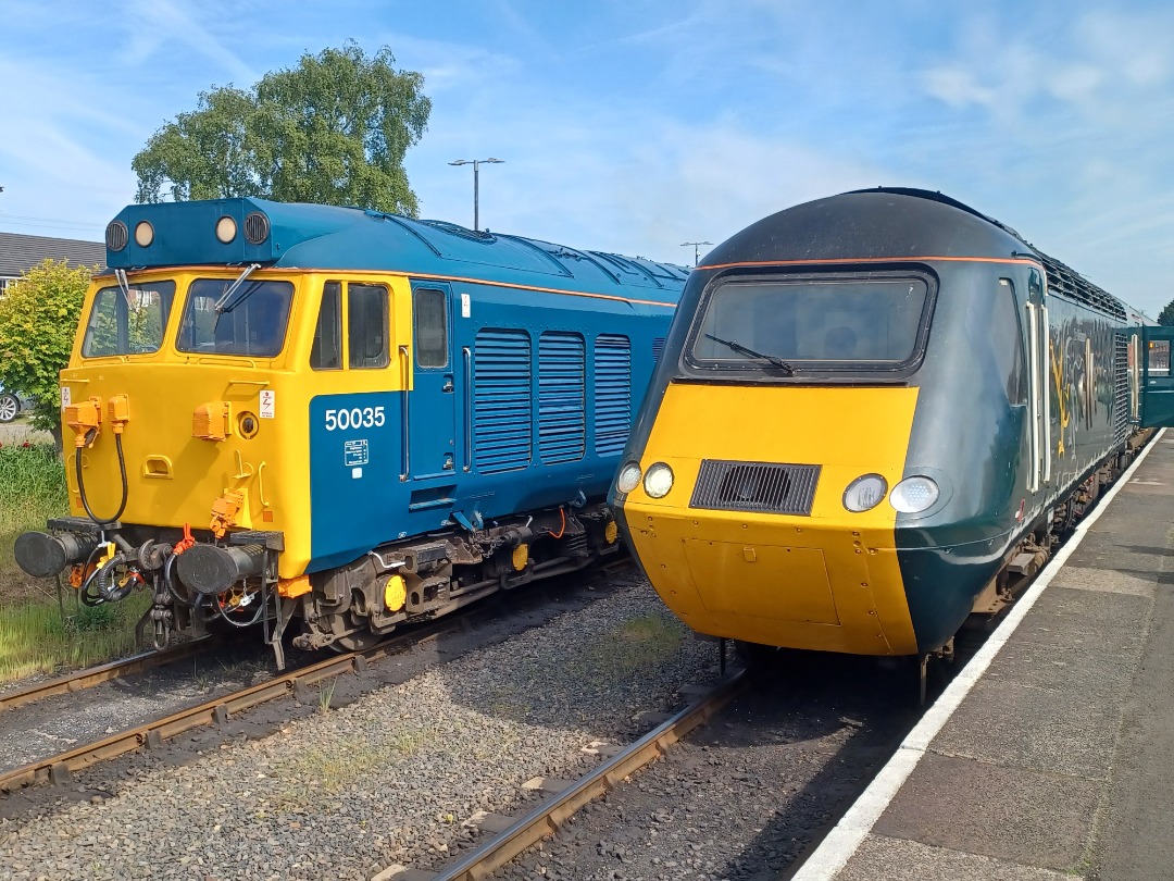 Trainnut on Train Siding: #photo #train #diesel #hst #station Severn Valley Railway Diesel Gala on this weekend. Just a taster of 50035 and 43188 at
Kidderminster on...