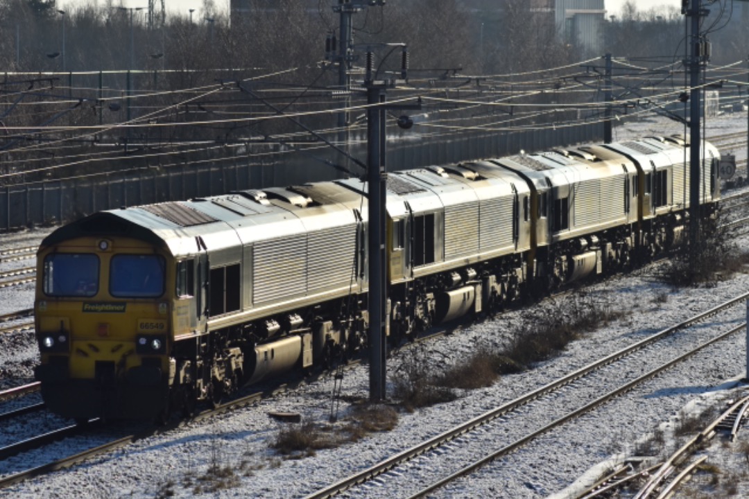 George Stephens on Train Siding: Freightliner 66549, 66585, 66516, 66593 seen passing Darlington working 0S68 Leeds Balm Road - Millerhill