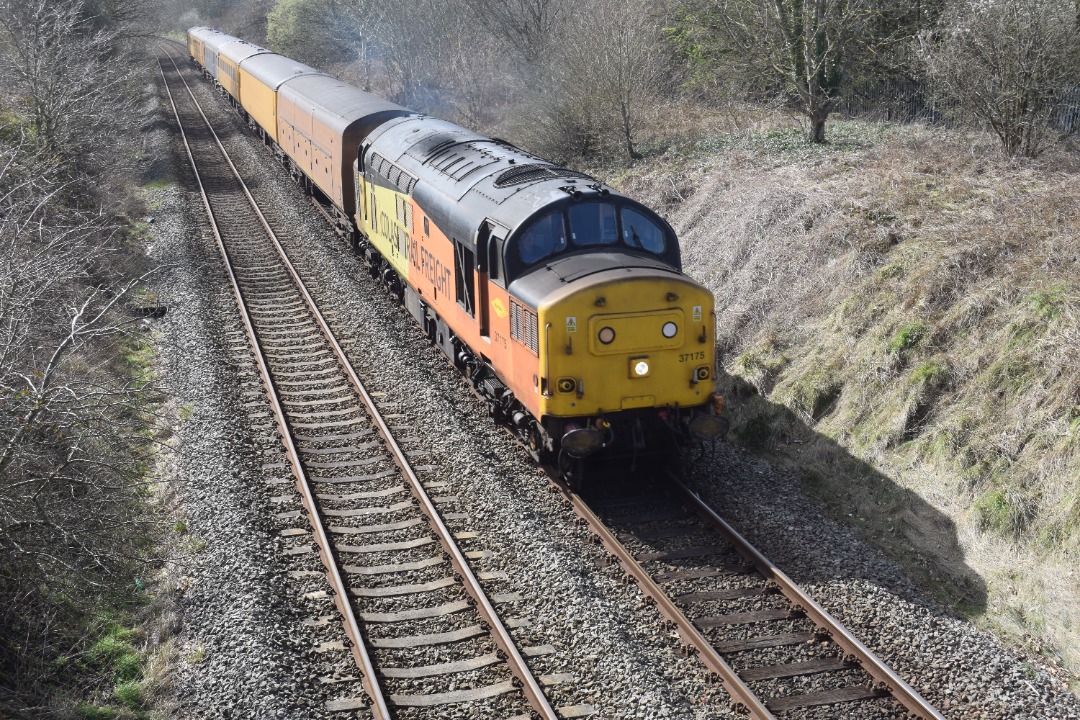 Hardley Distant on Train Siding: CURRENT: 37175 (Leading - 1st Photo) and DBSO 9708 (Rear - 2nd Photo) pass Rhosymedre near Ruabon today with the 3Q95 08:06
Chester to...