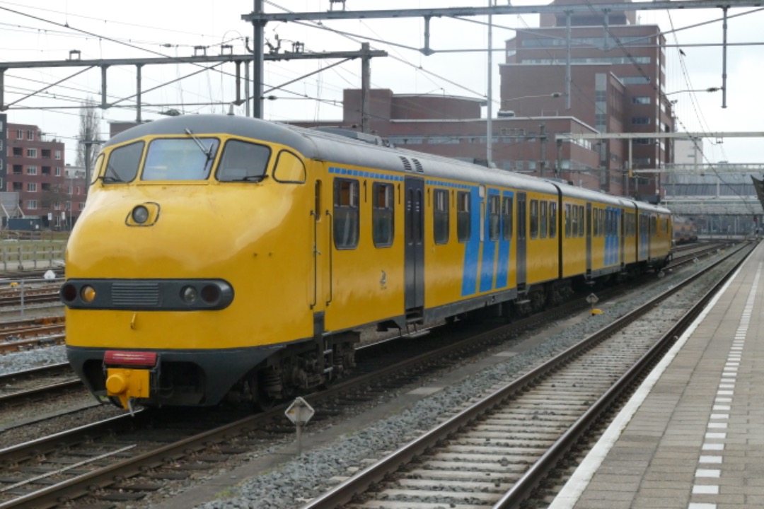 Niels Kuijper on Train Siding: Op 19 maart 2023 staat PLAN U 151 klaar om te rangeren in Amersfoort. Hiervoor had hij geloof ik een conditie rit gereden
#trainspotting...