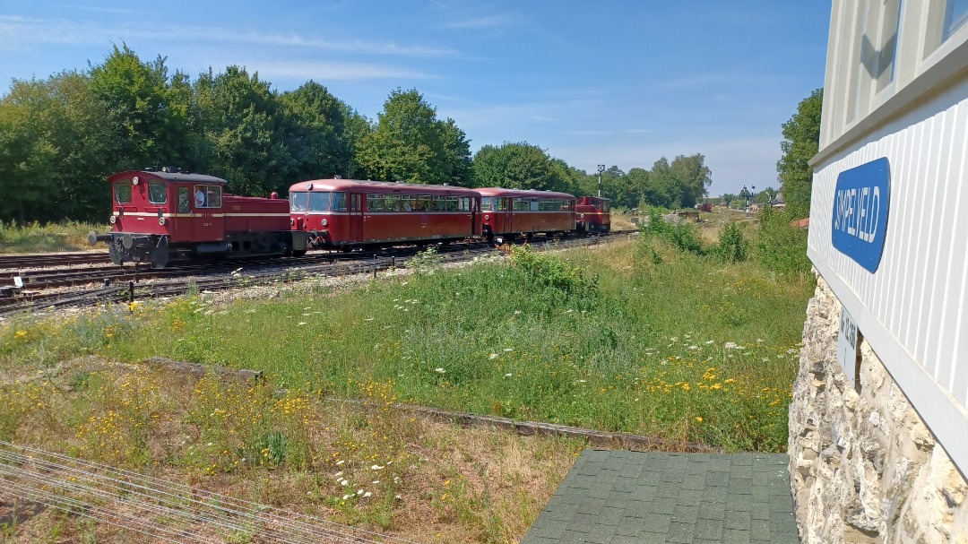 Joost Notenboom on Train Siding: ZLSM 2x Köf3 ex DB met 2 bijwagen Railbus type VT98 ter vervanging van defecte motorwagen. Simpelveld 30-7-2022