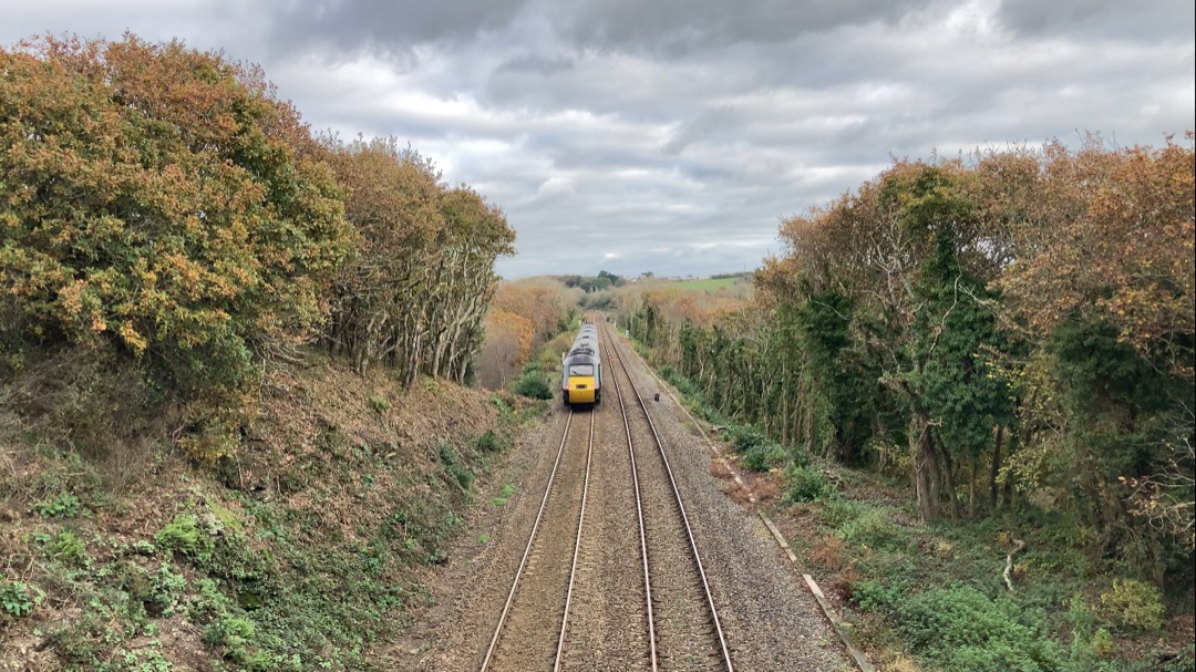Martin Lewis on Train Siding: I've been trainspotting hopping between Truro and Redruth today, found a couple of new spots, 1 being the disused Chacewater
station