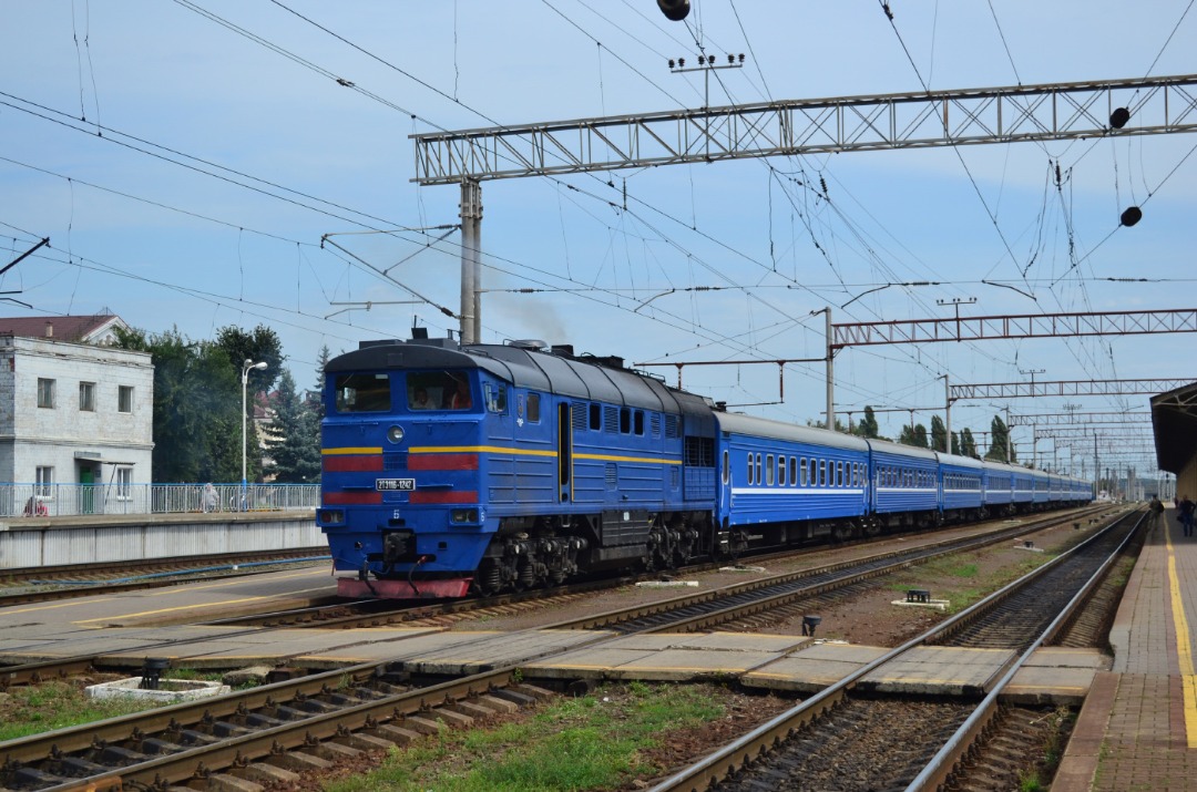 Yurko Slyusar on Train Siding: Diesel locomotive 2TE116-1242 with a passenger train №100 Novoleksiivka station at the Konotop station, Sumy region / Ukraine
8.08.2019