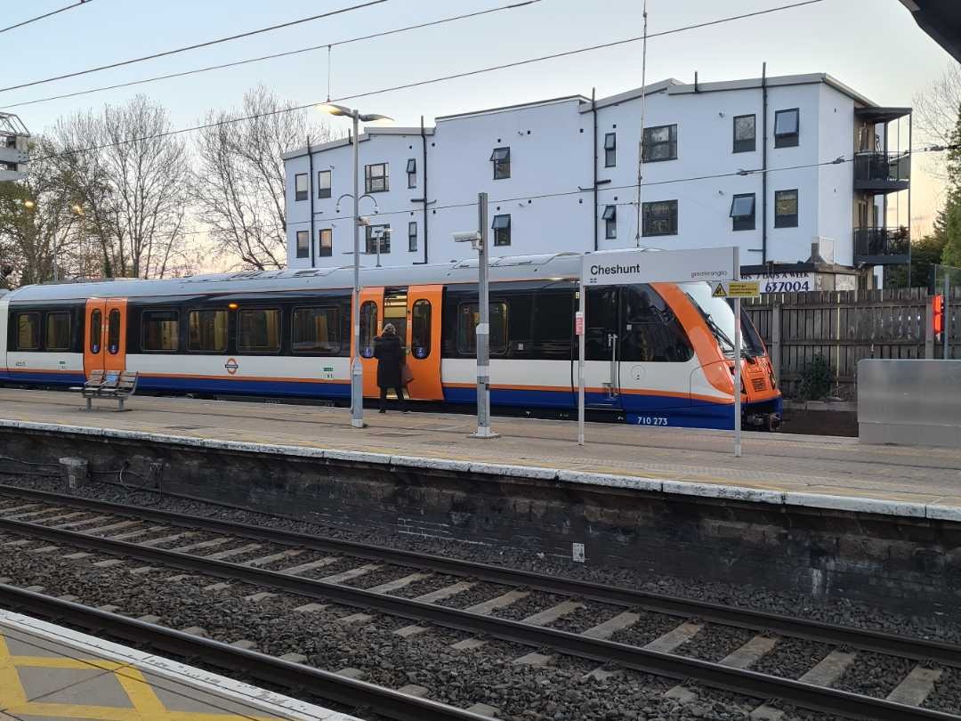 Paul Seath on Train Siding: London Overground 710273 about to work the rear portion of the 2032 Cheshunt to London Liverpool Street service #overground
#class710 #emu