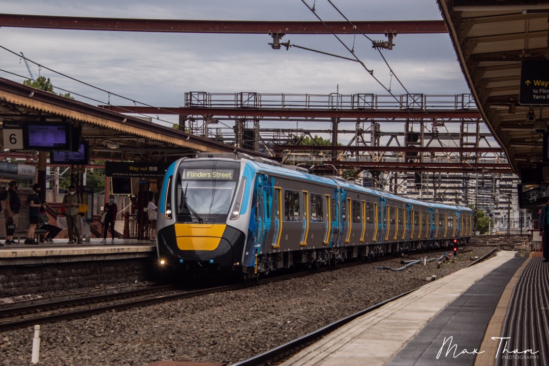 Max Thum on Train Siding: E0011 leading its consist into Melbourne Flinders Street Station as it prepares to conclude its first ever ‘revenue’
service.