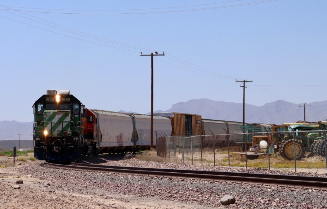 Christopher Jones on Train Siding: The daily local on the BNSF Ennis Sub brings back a cut of cars right before crossing Litchfield Rd. Leader is SD40-2 BNSF
1968...