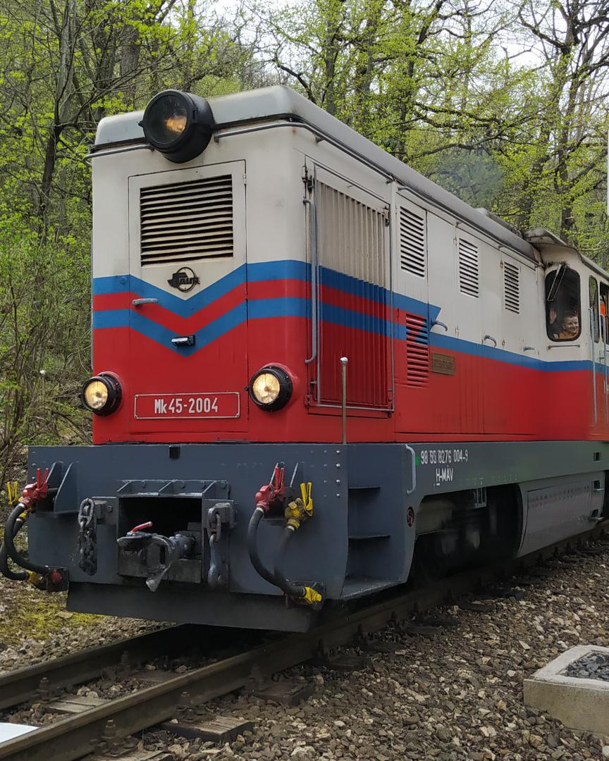 Várbíró Dávid on Train Siding: An Mk45 2004 (nicknamed Bendegúz) is arriving to Hárshegy from Hűvösvölgy
and an Mk45 2006 (nicknamed Bandi) is arriving to...