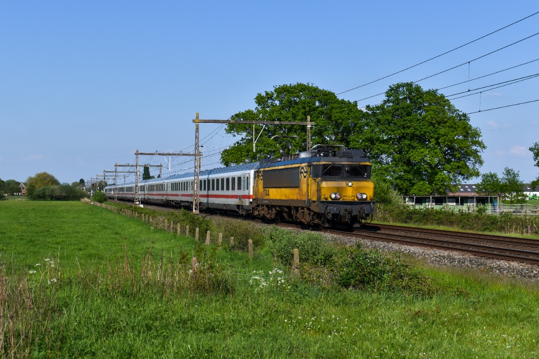 NL Rail on Train Siding: NSI 1744 komt met IC Berlijn langs Teuge gereden onderweg vanuit Berlijn naar Amsterdam Centraal.