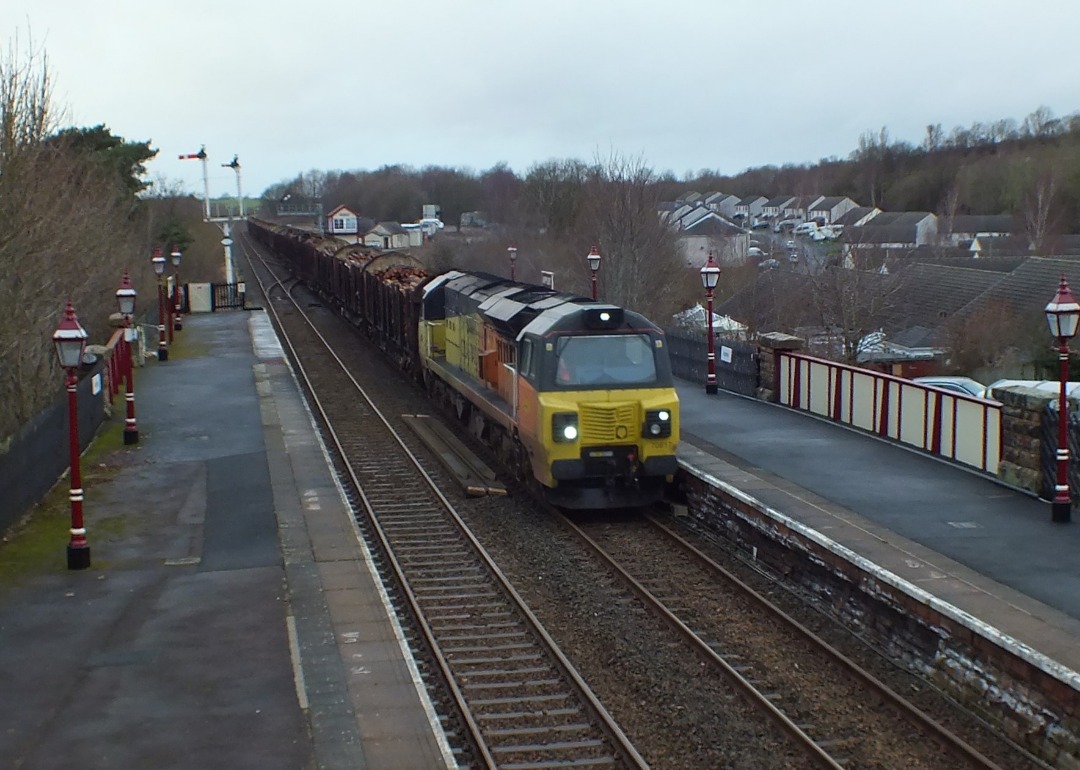 Whistlestopper on Train Siding: Colas Rail class 70/8 No. #70817 passing Appleby this afternoon working 6J37 1252 Carlisle Yard to Chirk Kronospan.