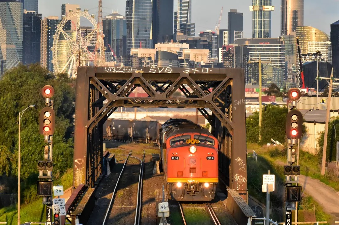 Shawn Stutsel on Train Siding: Catching the last rays of the day, before heading into the shadows Railpower's CLF4, along with SSR's GM27, S311 and
CLF1 powers towards...