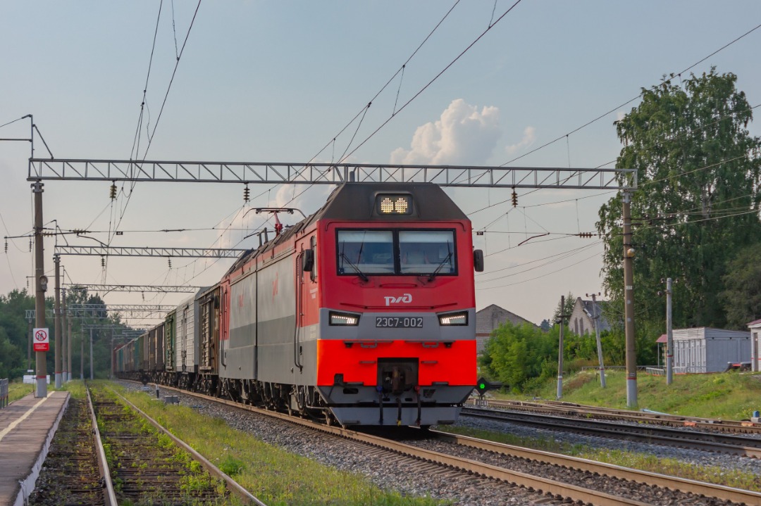 CHS200-011 on Train Siding: electric locomotive 2ES7-002 follows the Prosnitsa station. electric locomotives of this series are the most powerful two-section
electric...