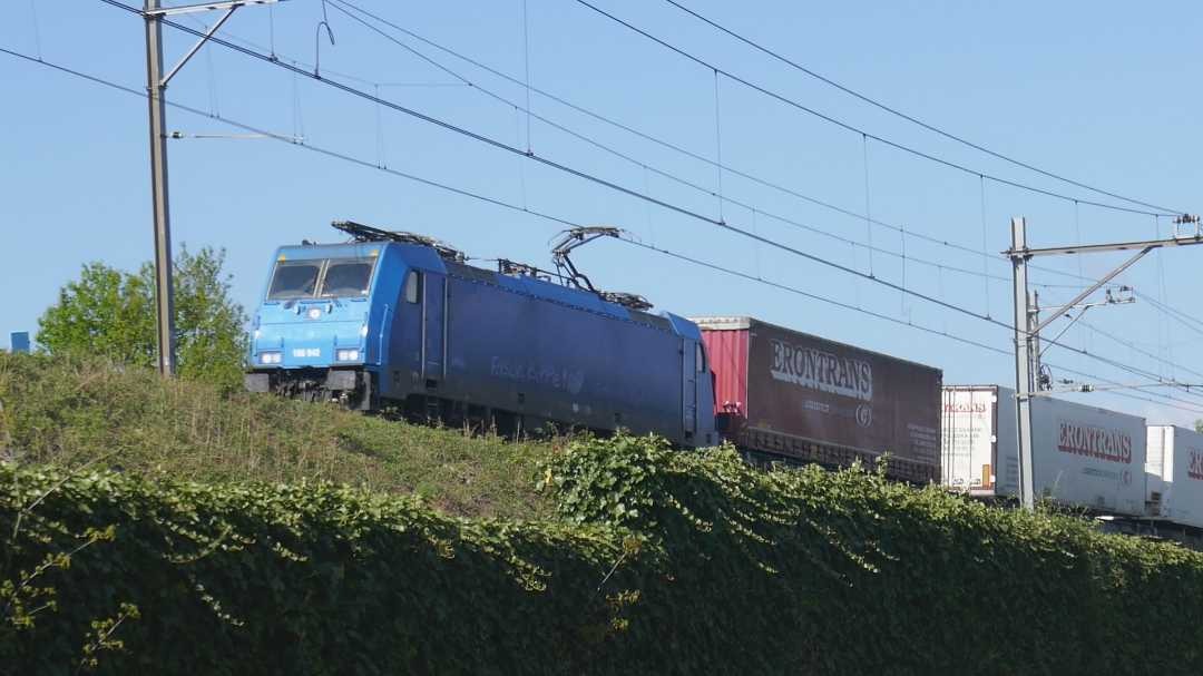 Transportguyrio on Train Siding: On Saturday April 25th as I had nothing to do I went out to spot 3 freight trains around Amersfoort. And these are the
results!