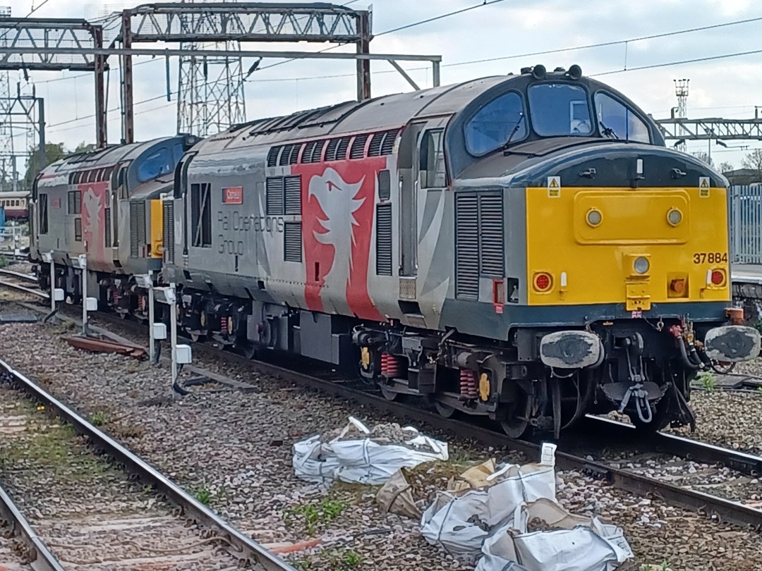 Trainnut on Train Siding: #photo #train #diesel #hst #station A few sights today with 43046 on the Midland Pullman and 37884 and another ROG 37 at Crewe.