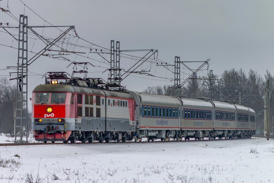 Vladislav on Train Siding: I thought here at my leisure, that I'm posting my shots in a completely non-chronoogical order.. still, it's worth doing it
deliberately and...