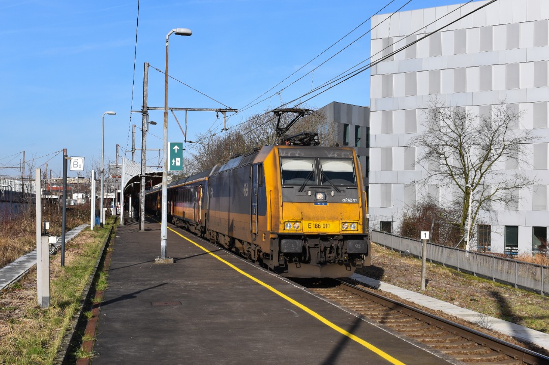 NL Rail on Train Siding: Vorig weekend en dit weekend werd en wordt de Beneluxtrein omgeleid via Antwerpen Dam door werkzaamheden in Antwerpen-Centraal. Vorig
weekend...