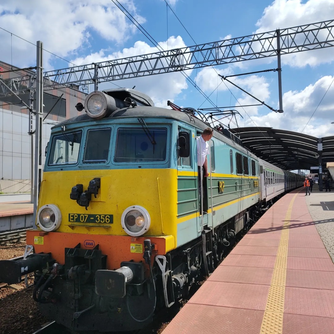 Max Hoppe on Train Siding: On theese photos i had caught EP07, EN78, SA134, EP07, EP07, EP07 (Yellow Forehead + Yellow Stripes), EP07 (Green + Orange Stripes)