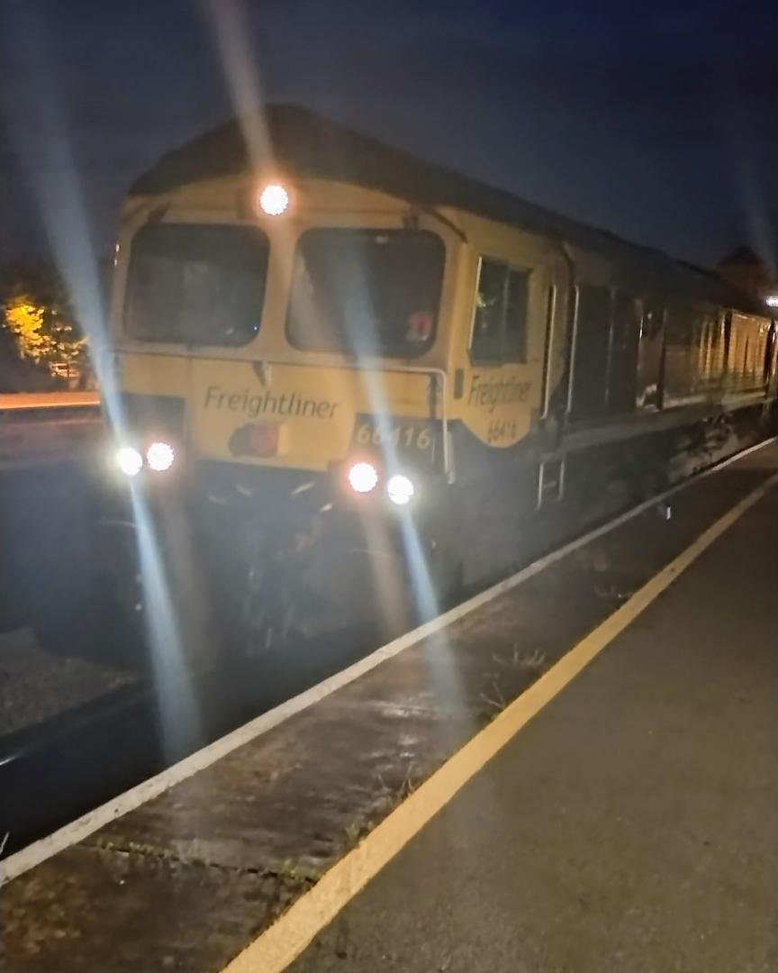 TrainGuy2008 🏴󠁧󠁢󠁷󠁬󠁳󠁿 on Train Siding: Had a great night last night - 5 different Freightliner sheds on different engineers workings!!
Plenty of...