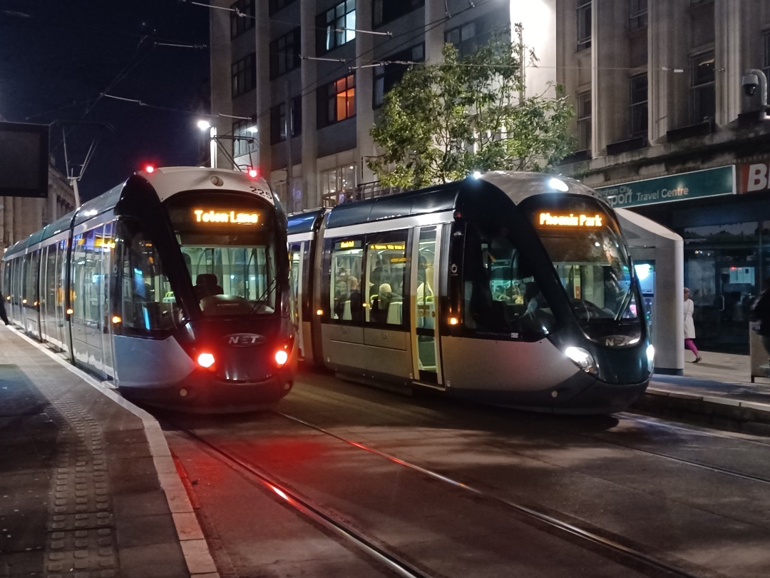 Trainnut on Train Siding: #photo #tram #electric #station Nottingham Tram Network on Friday 27th October photographed by the city Hall and theatre.