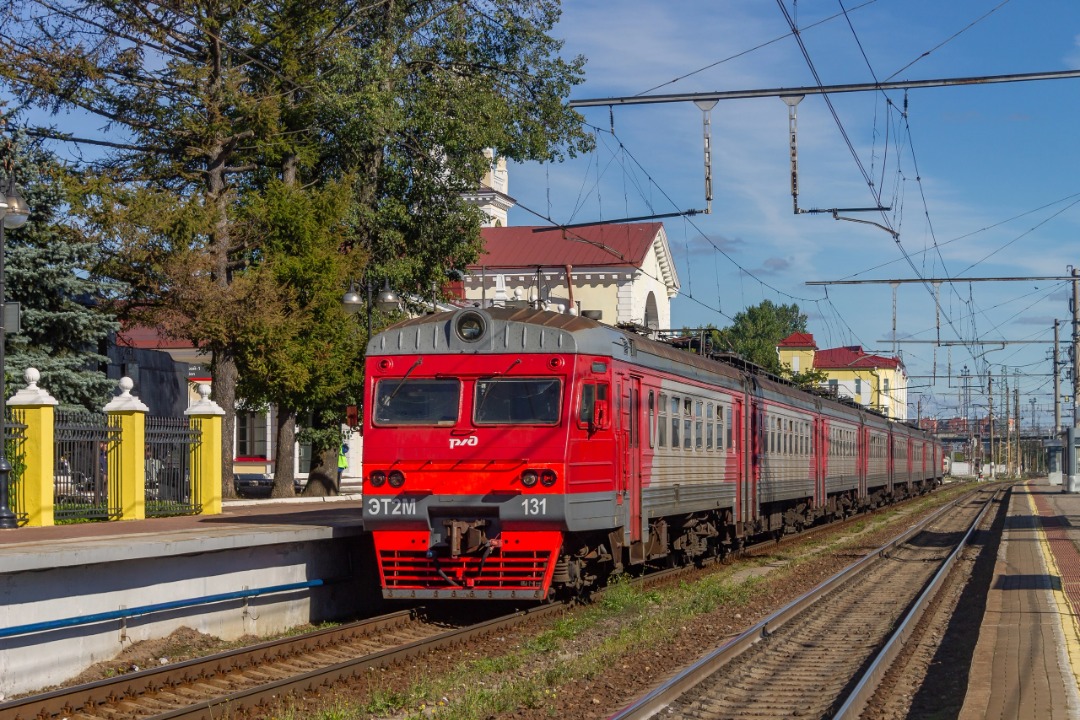 Vladislav on Train Siding: The ET2M-131 electric train is waiting for the return flight to St. Petersburg at the Volkhovstroy-1 station