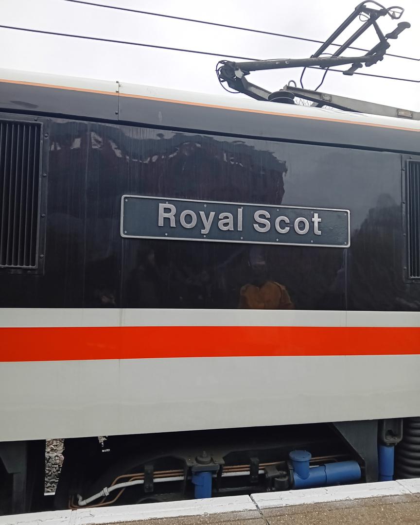 Manchester Trains on Train Siding: A bit away from Manchester today seeing The Sir Nigel Gresley 60007 at Newcastle and 90 001 Intercity 'Royal Scot'
at Durham.