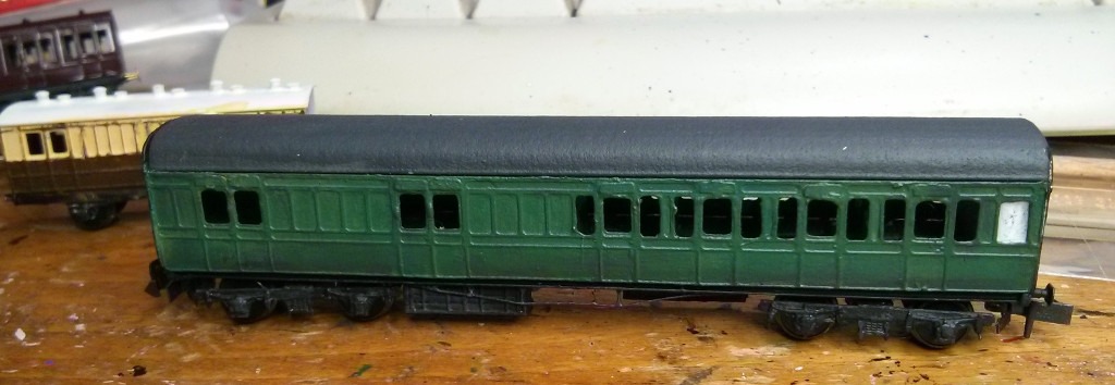 Steam Crazy on Train Siding: After some scrolling down I found these. A Stroudley Terrier "Fishbourne" for £50 and two bogie coaches for
£10 each! I've ordered them...