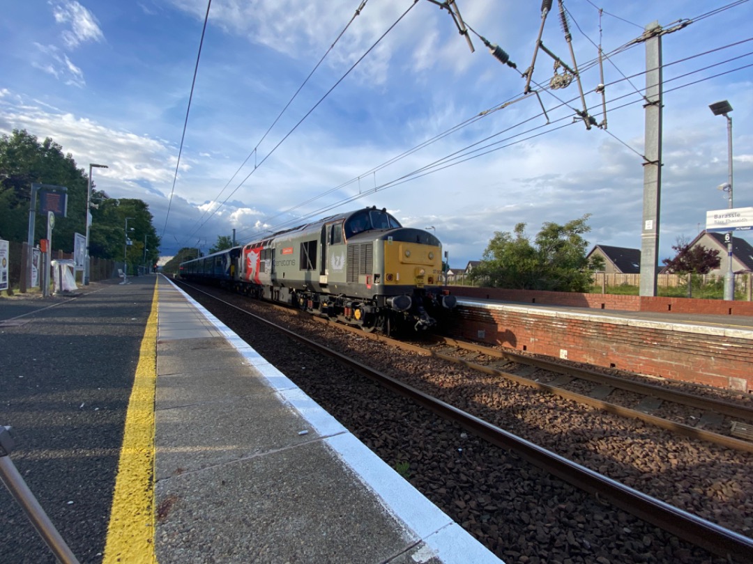 Adam Dunlop on Train Siding: 37 800 and 318 270 passing Barassie on 507S Yoker C.S. to Kilmarnock Bonnyton Depot where do he 318 was taken to be refurbished.
Trying to...