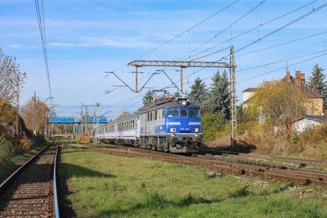 mateu1333 on Train Siding: HCP EP07-1037 with a special train 81200 carrying fans of the Pogoń Szczecin football club to Warsaw.