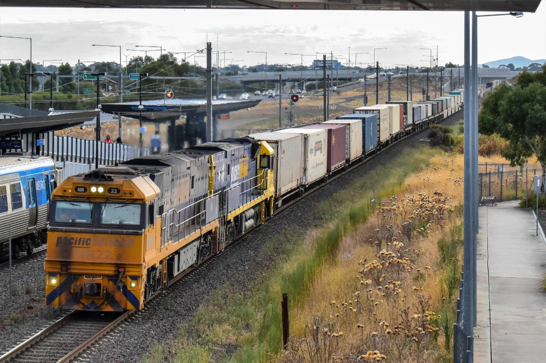 Shawn Stutsel on Train Siding: Pacific National's NR22 and NR21 thunders through Williams Landing Station, Melbourne with 4PM6, Intermodal Service ex
Perth, Western...