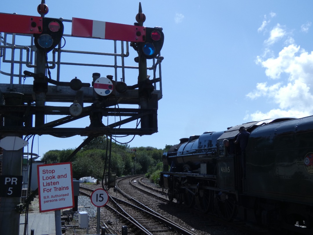 Jacobs Train Videos on Train Siding: Steam loco no. #46115 'Scots Guardsman' is seen at Par station after terminating on a railtour from Bristol
Temple Meads