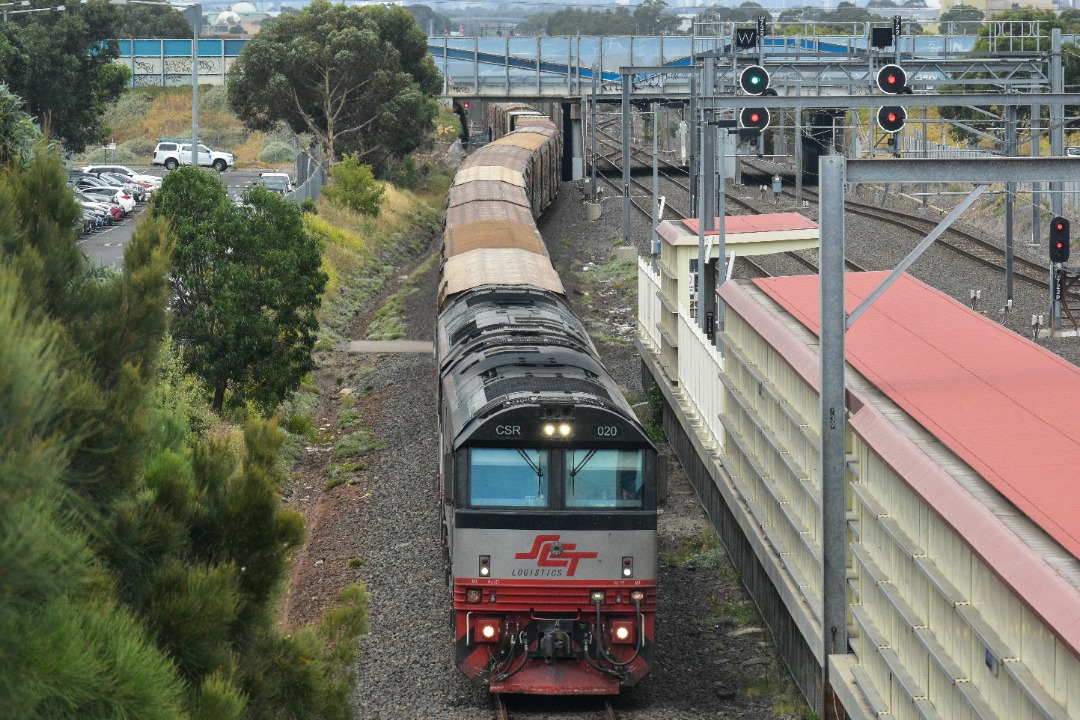 Shawn Stutsel on Train Siding: SCT's CSR020 and CSR004 have arrived at Laverton, Melbourne with 4BM9, Intermodal Service, before shunting back to the
Yards...