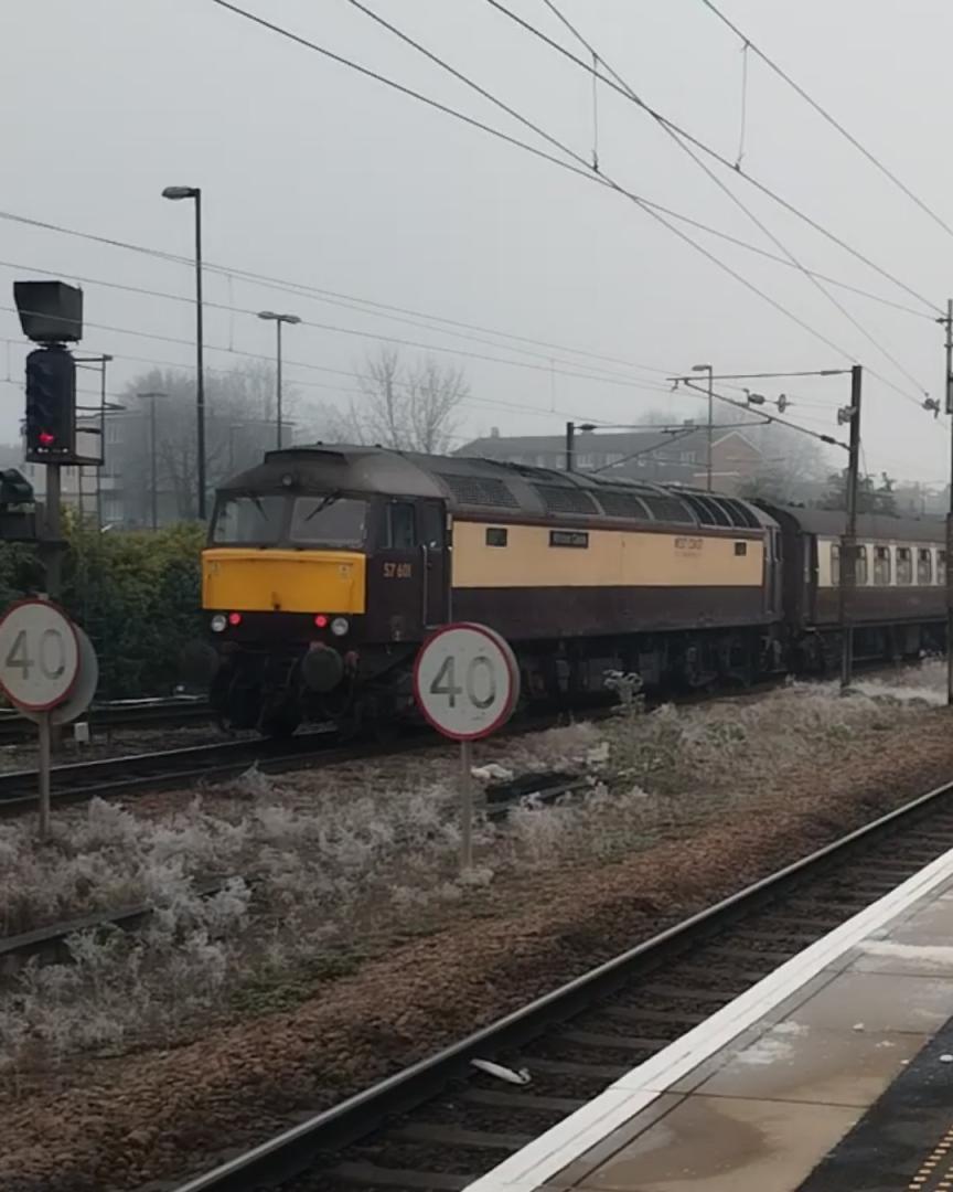 TrainGuy2008 🏴󠁧󠁢󠁷󠁬󠁳󠁿 on Train Siding: What a day I had yesterday in York, despite the freezing cold temperatures and the eerie mist all
around.....