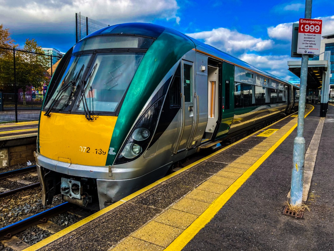 Wakeful on Train Siding: GO VISIT MY TWITTER PAGE TO VOTE! #IrishRail #IarnródÉireann #22000 Vs #Enterprise #9000 #DeDietrich #GeneralMotors
#TripReport