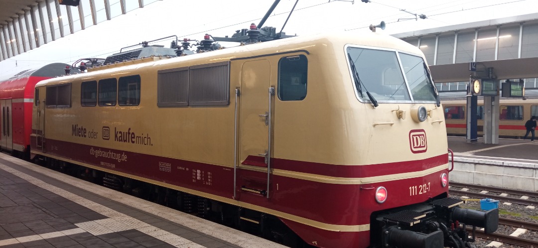 Harry Wolthuis on Train Siding: #trainspotting #electric . De oudjes doen nog helemaal mee. De "Loreley" is op 16 april 1984 in dienst genomen.