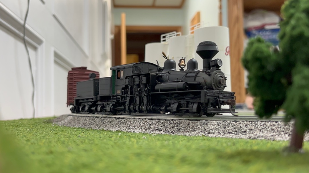 Ravenna Railfan 4070 on Train Siding: My new Bachmann Spectrum Shay, soon to receive DCC, and lettering #modelrailway #h0scale