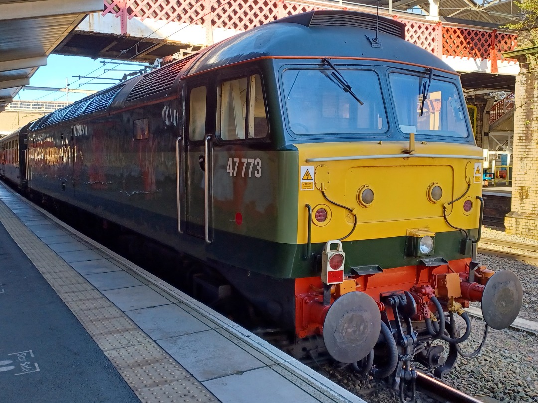 Trainnut on Train Siding: #photo #train #modelrailway #00gauge #diesel #station 37418 at Crewe, 47773 on the same train. Alsager model railway show