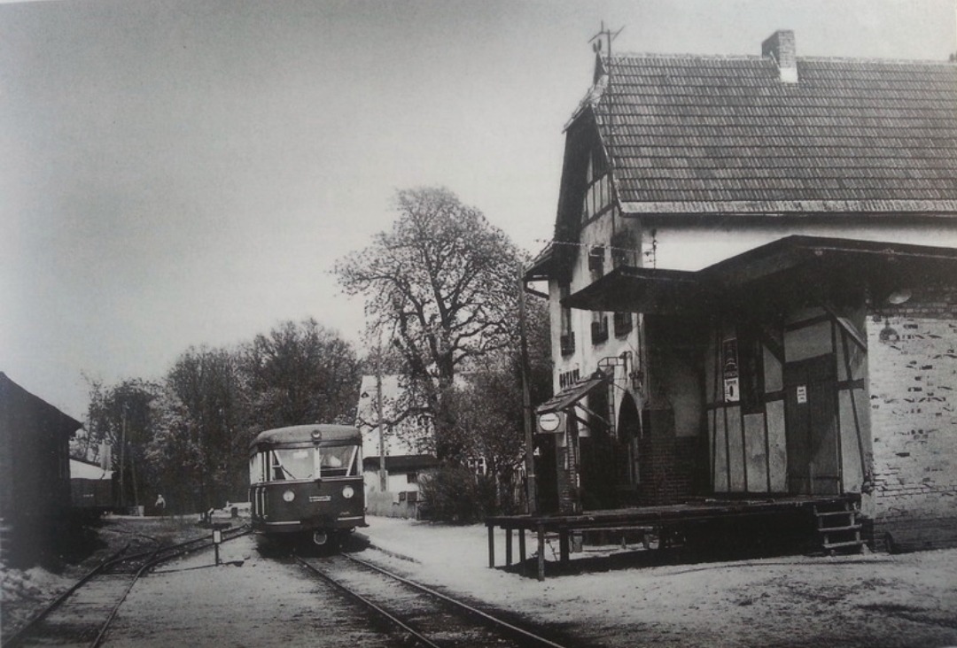 Affen Gamer on Train Siding: Der Bahnhof Goyatz am 29 Mai 1898 mit der Spreewaldbahn Eröffnet am 4 Januar 1970 Stillgelegt heut ist nur noch das
Bahnhofsgebäude und...