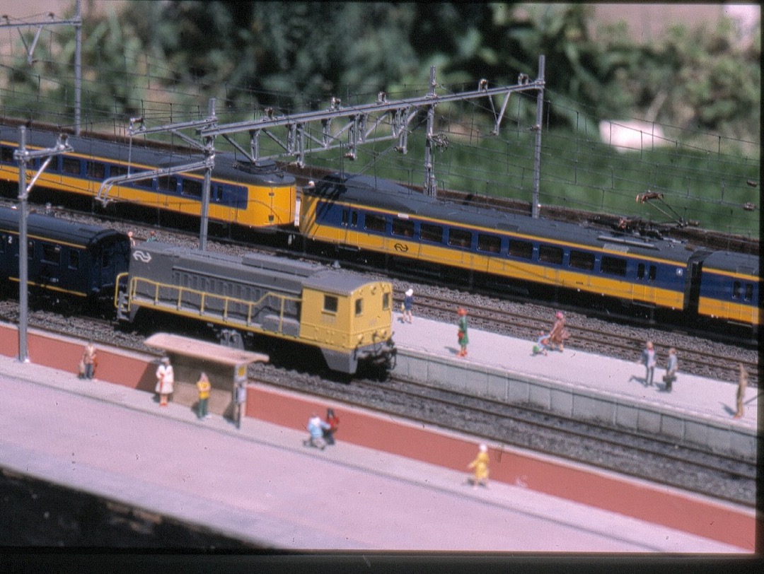 Paul Rowlinson on Train Siding: Found some old photos of our Dutch layout Engelsdrecht which we built in the late 1980's. Quite advanced for the time with
home made...