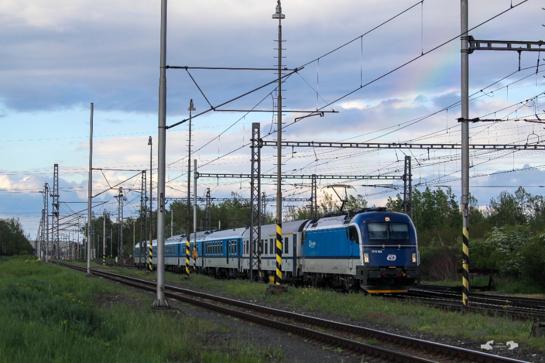 Adam L. 🇺🇦 on Train Siding: Ceske Drahy's one of many (Ex - Wiener Lokalbahn) Siemens Taurus 1216 Class electrics, departs Bohumín with an
daily Bohumín to...
