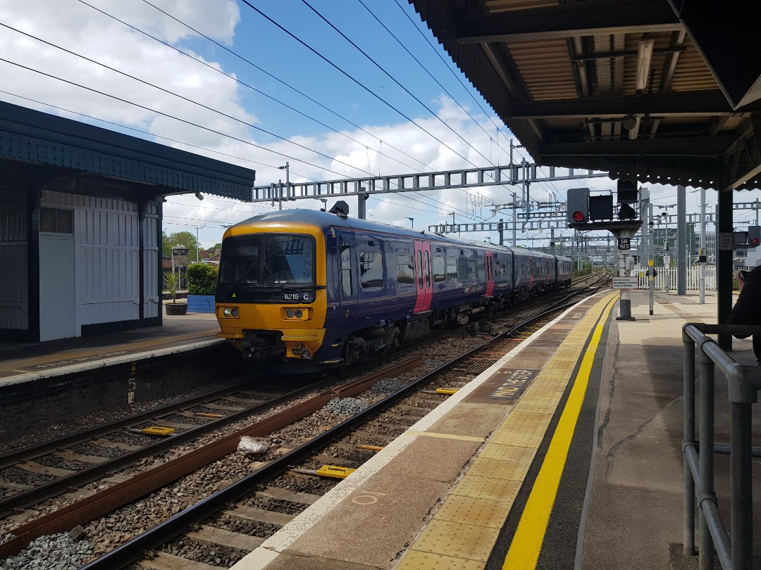 Jack Jack Productions on Train Siding: 166 215 arriving into Didcot Parkway with a terminating service from Newport. Due to GWR not being able to use IETs they
are...