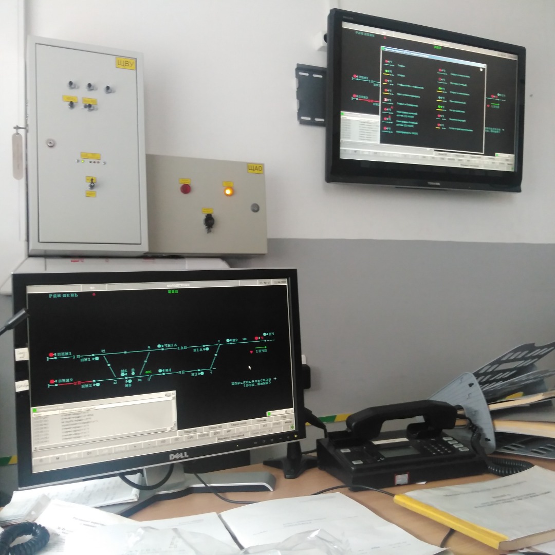 fasait rety on Train Siding: Hello! Here is one of the days of the robots. On a large monitor, we sort out something for a malfunction (together with the
instructor)....