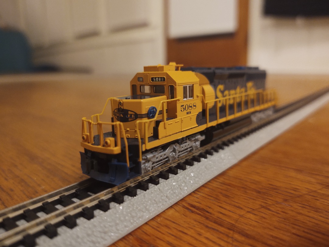 Adam Roy on Train Siding: SD40-2 Appreciation post. Just picked up a Kato Santa Fe SD40-2 and I love it. It's a smooth runner and can pull. This is a mid
production...