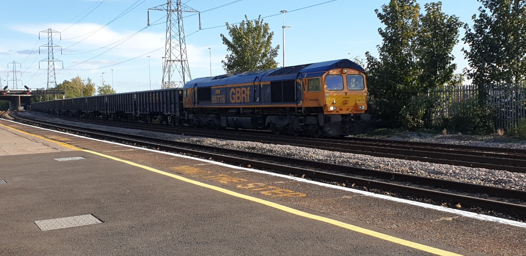 Marc X on Train Siding: 66776 hauling 4Y19 Mountfield Stgs to Southampton West Docks passing Millbrook (Hants) 06/10/2021