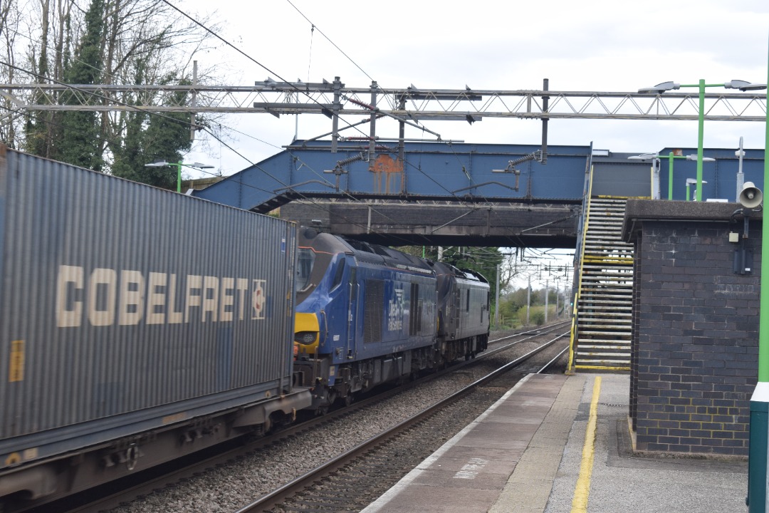 Hardley Distant on Train Siding: CURRENT: 88002 'Prometheus' and 68007 'Valiant' pass through Acton Bridge Station today working the 4S44
12:16 Daventry International...